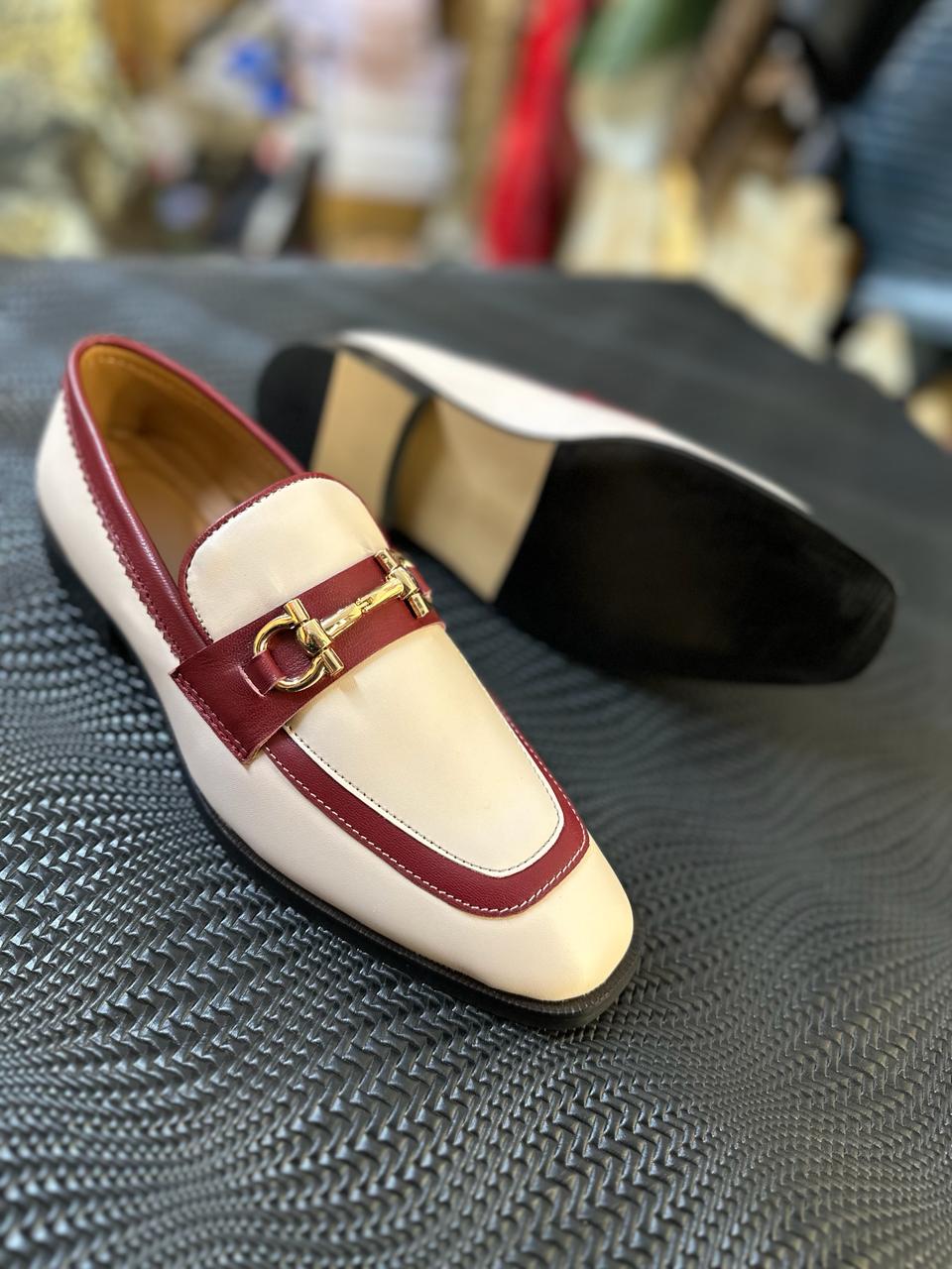 LEATHER MOCCASINS WITH HORSEBIT