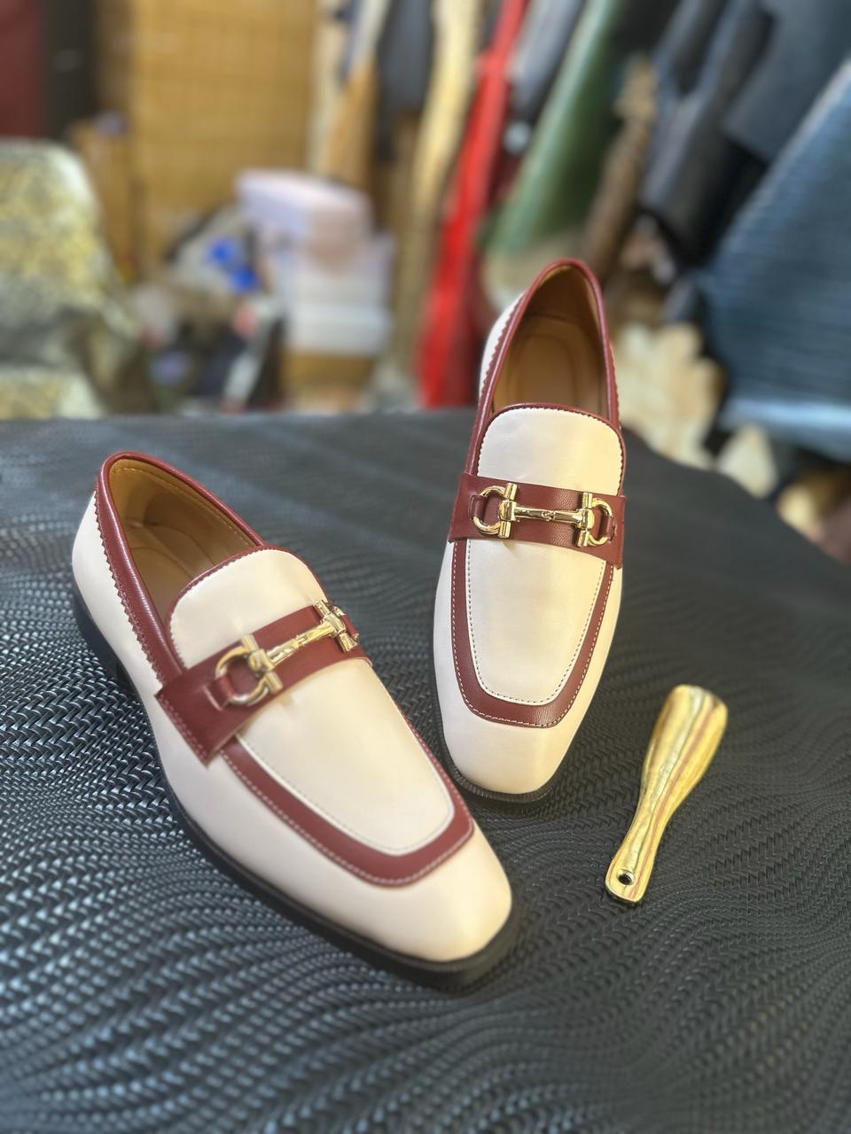 LEATHER MOCCASINS WITH HORSEBIT