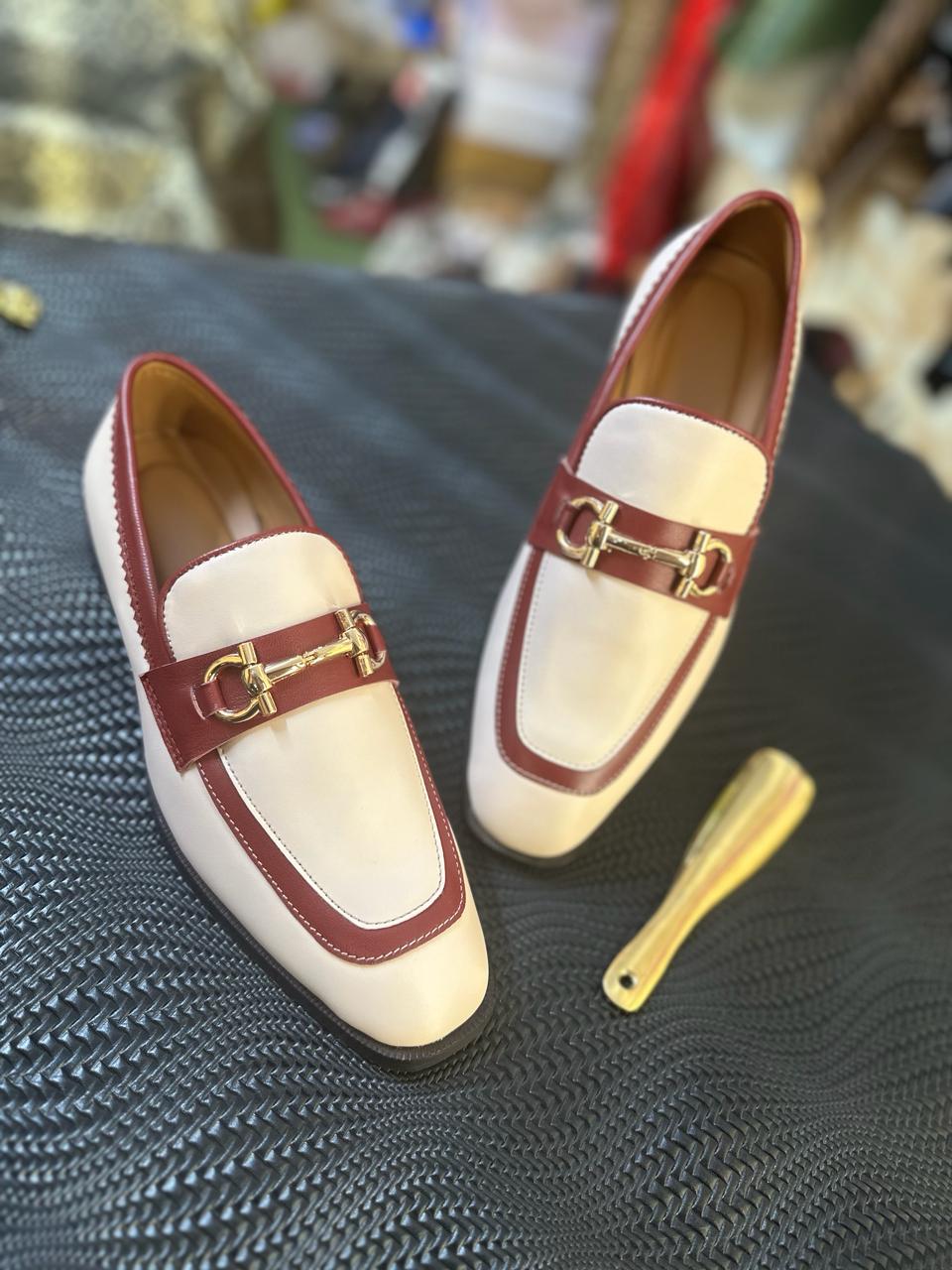 LEATHER MOCCASINS WITH HORSEBIT