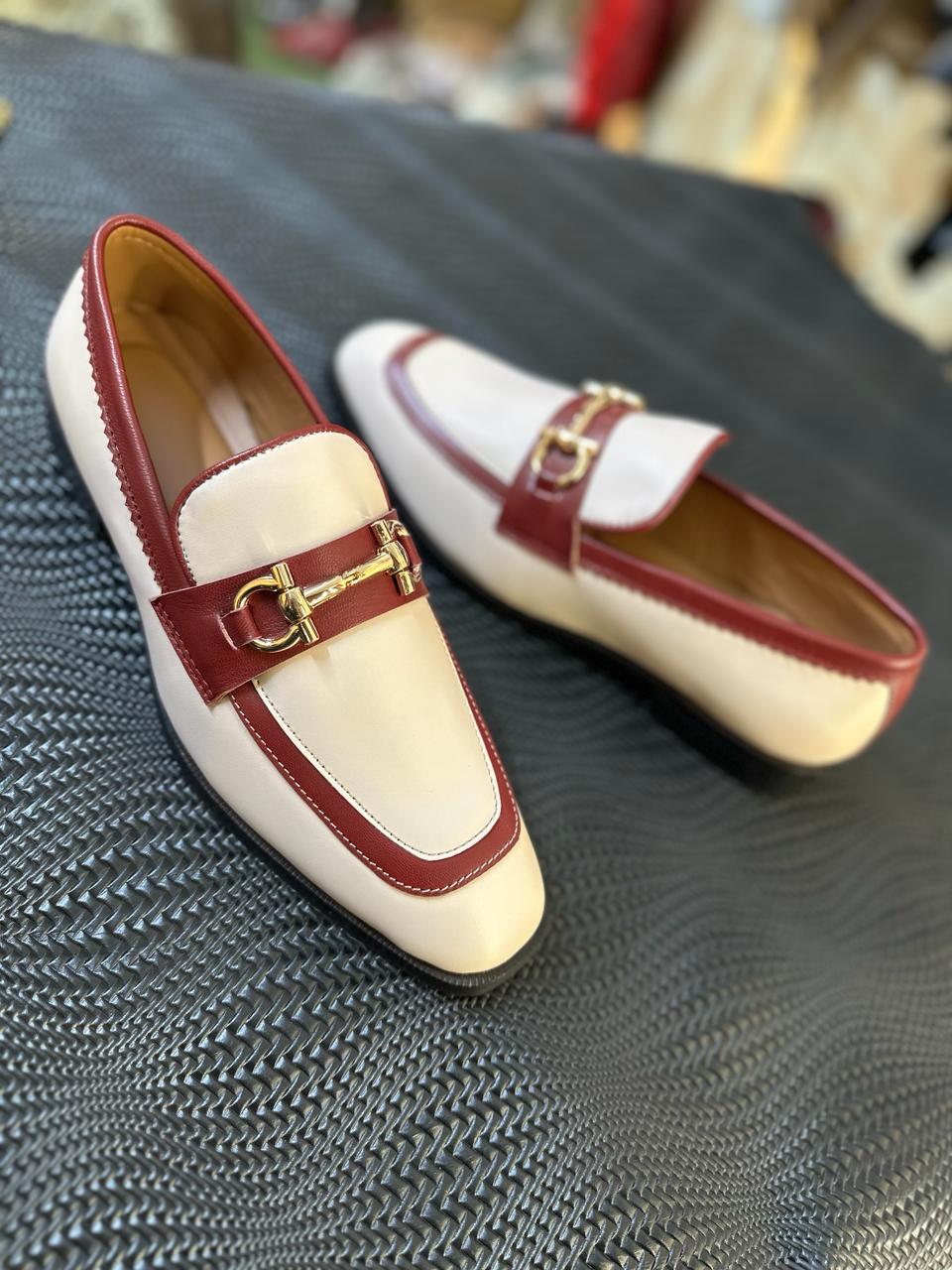 LEATHER MOCCASINS WITH HORSEBIT