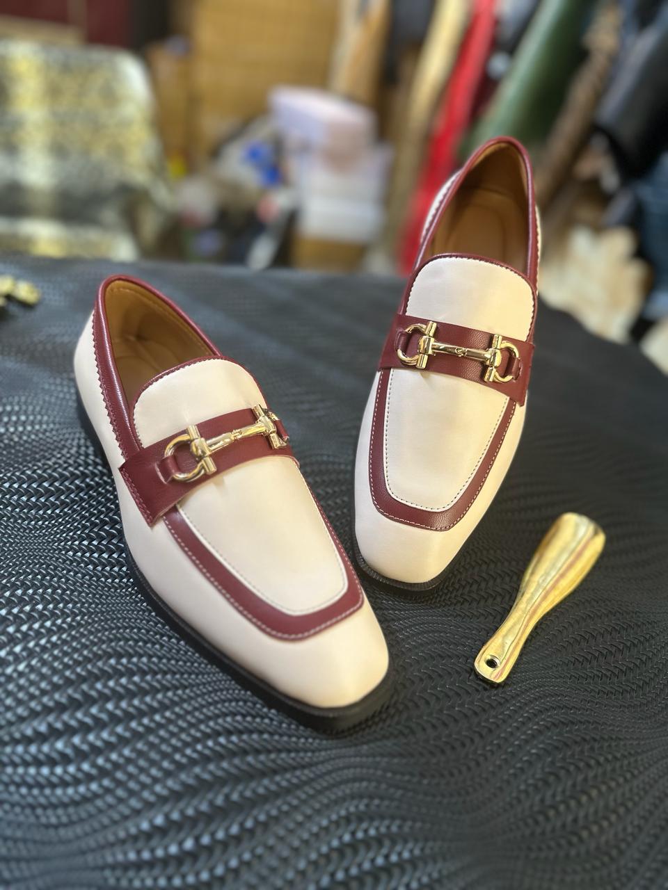 LEATHER MOCCASINS WITH HORSEBIT