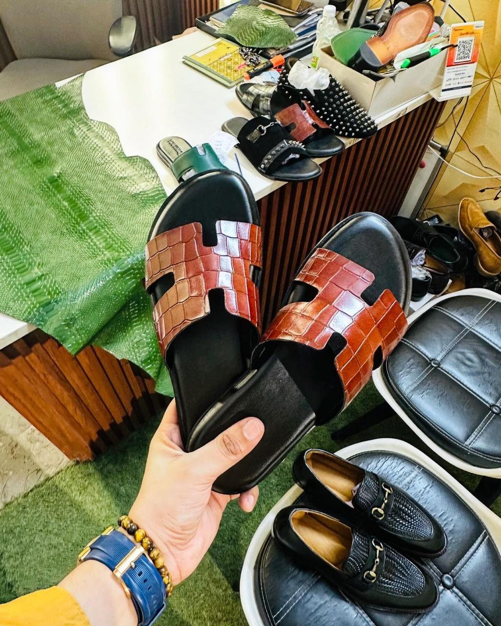 CROCO LEATHER SLIPPERS